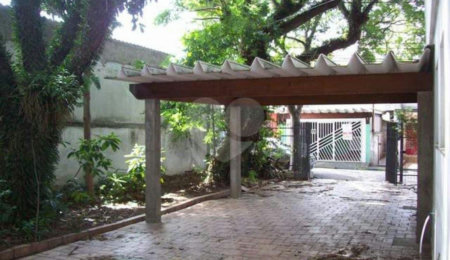 Sobrado à venda com 4 quartos em Parada Inglesa, São Paulo, SP