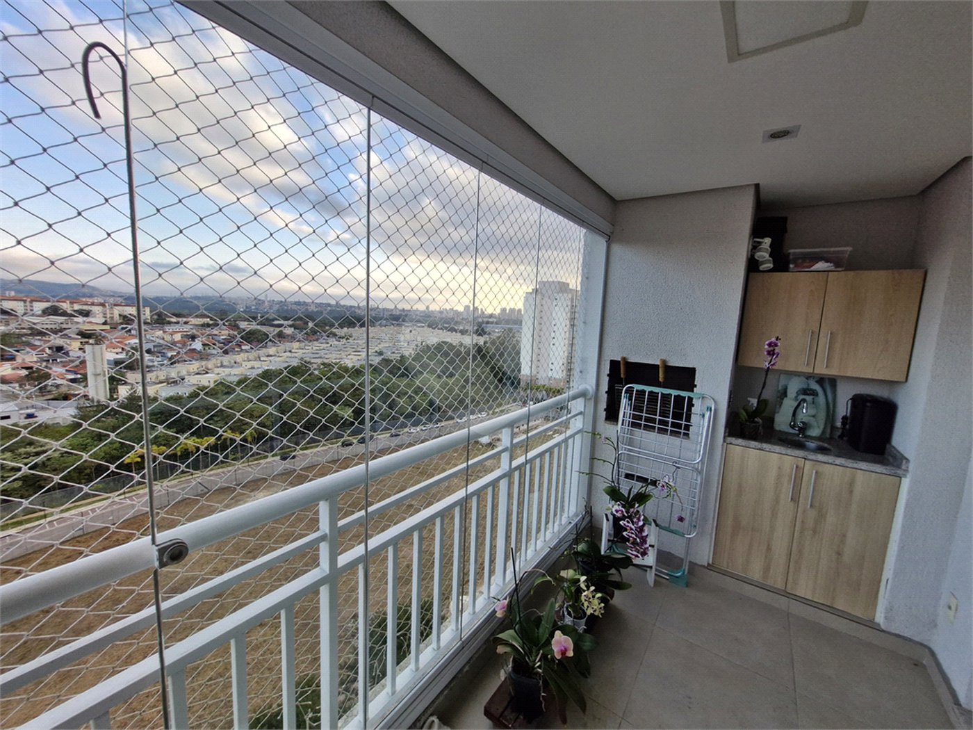 Apartamento à venda com 3 quartos, sendo 1 suíte,  em Vila Suissa, Mogi das Cruzes, SP