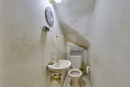 Casa à venda com 4 quartos, sendo 2 suítes, em Santo Amaro, São Paulo, SP