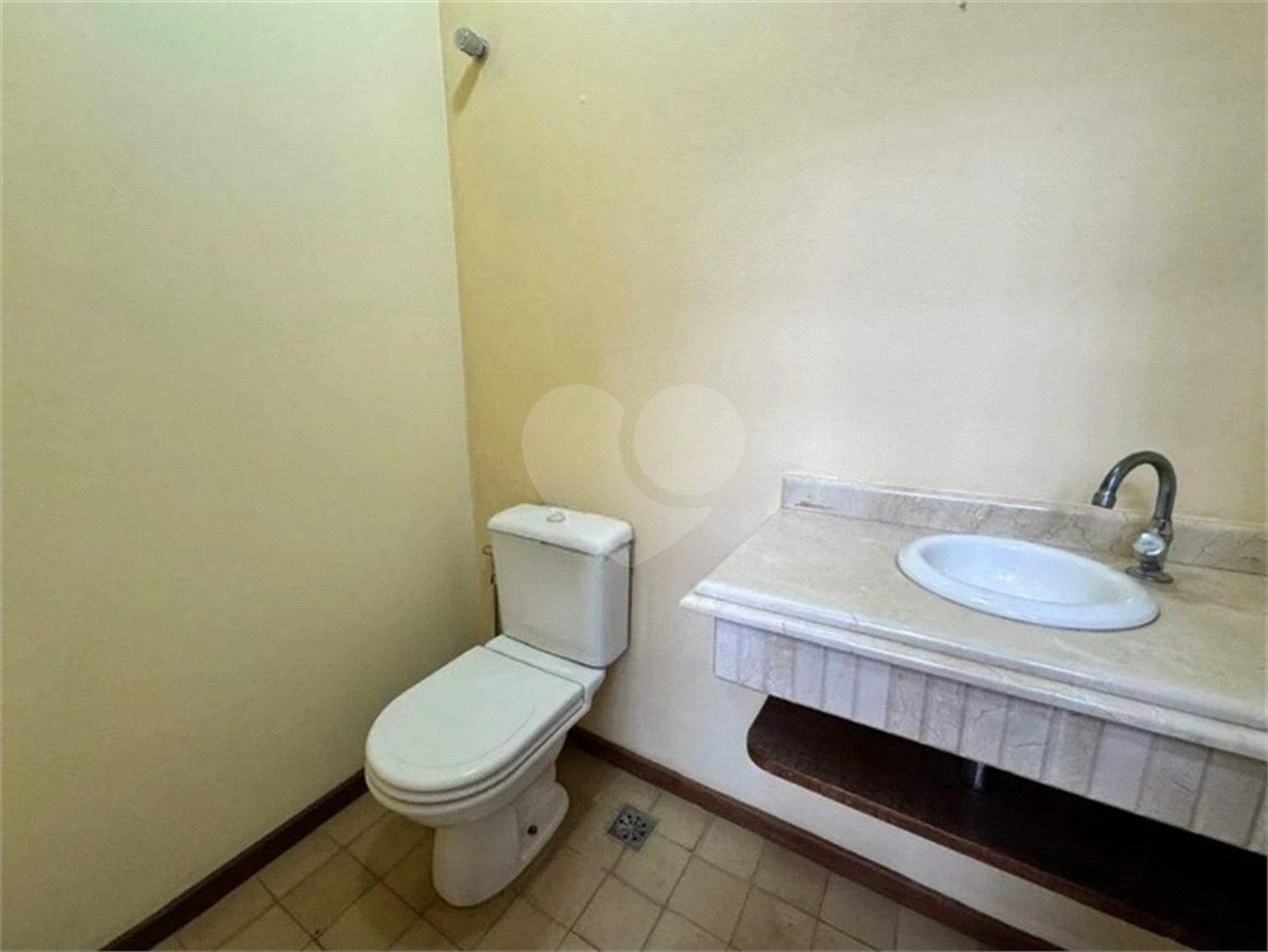 Casa à venda com 3 quartos, sendo 1 suíte,  no condomínio Residencial Recanto dos Paturis, Vinhedo - SP
