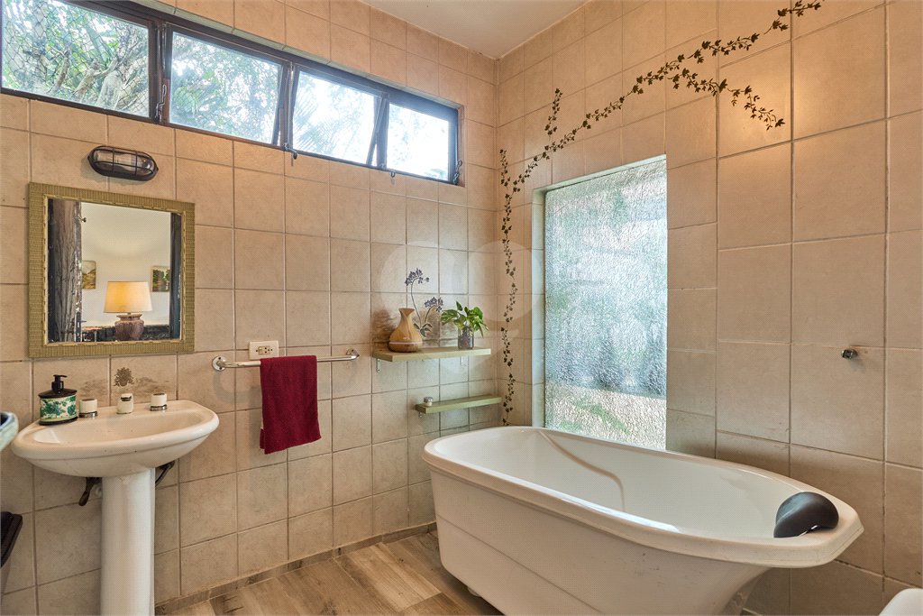 Casa à venda com 4 suítes em Granja Julieta, São Paulo, SP