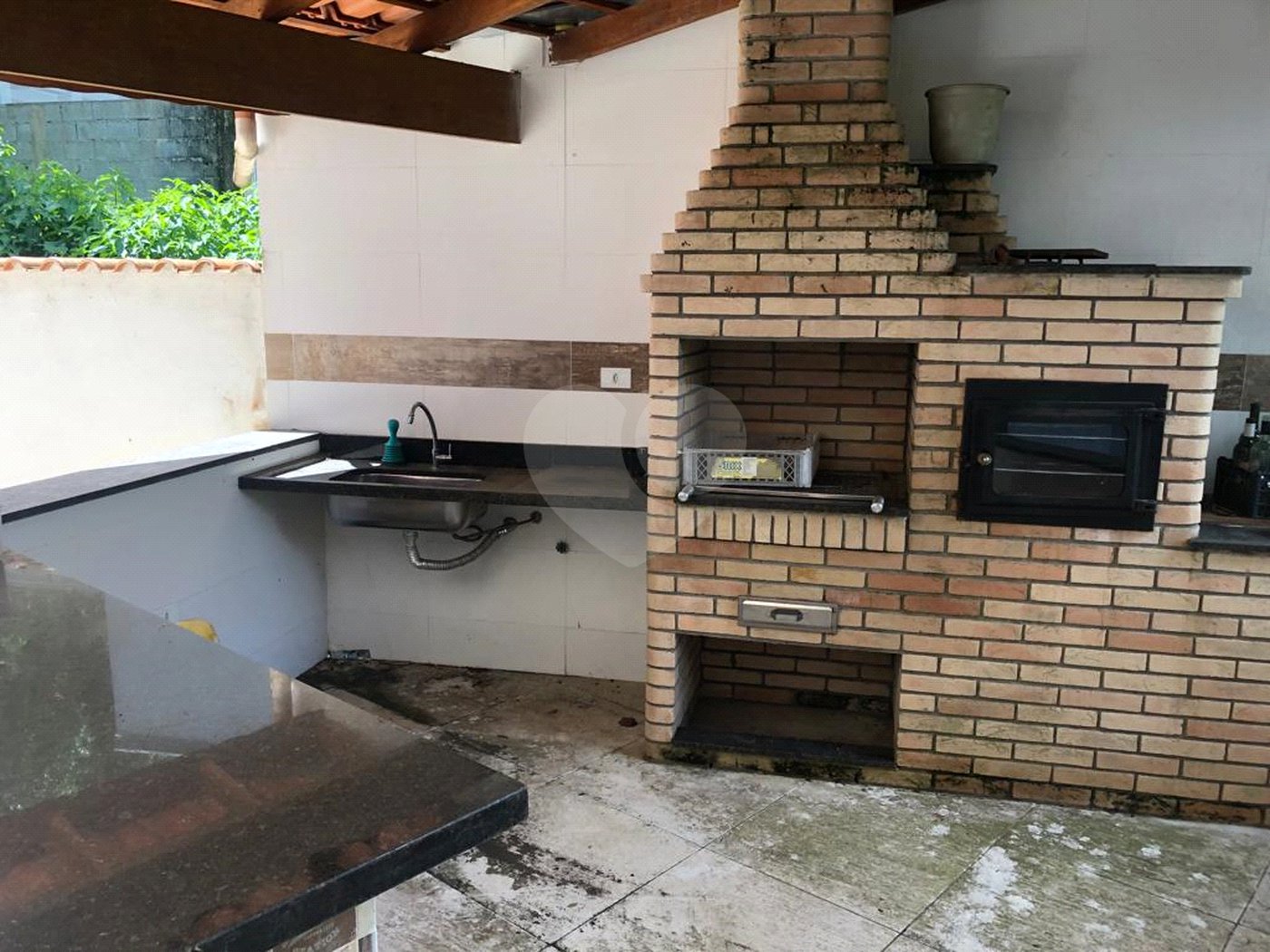 Casa à venda com 3 quartos, sendo 1 suíte, no condomínio Parque Suiça, Caieiras - SP
