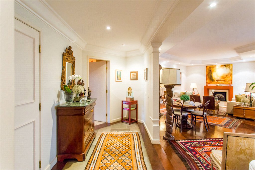 Apartamento à venda com 4 suítes em Real Parque, São Paulo, SP