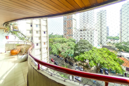 Apartamento à venda com 4 quartos, sendo 2 suítes, em Alto da Boa Vista, São Paulo, SP