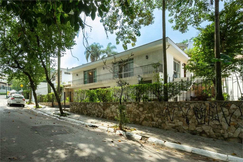 Casa Térrea à venda ou para alugar com 4 suítes em Jardim Marajoara, São Paulo, SP