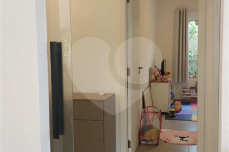 Casa à venda com 2 quartos, sendo 1 suíte, no Centro, Santa Cruz Cabrália, BA