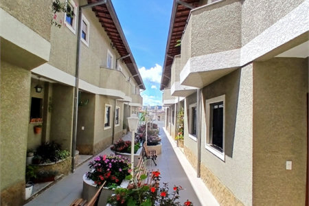Casa à venda com 3 quartos, sendo 1 suíte, no condomínio Res Saint Honoré, São Paulo - SP