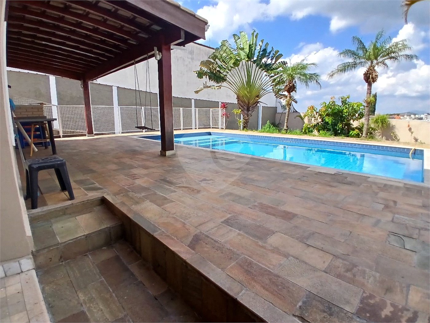 Casa à venda com 5 quartos, sendo 3 suítes, em Vila Santista, Atibaia, SP