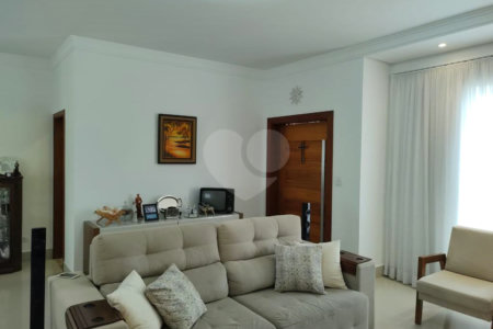 Casa à venda com 4 quartos, sendo 2 suítes, no condomínio Primavera, Salto - SP