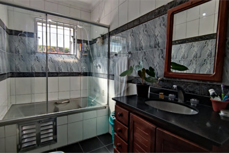 Sobrado à venda com 4 quartos, sendo 2 suítes, em Interlagos, São Paulo, SP