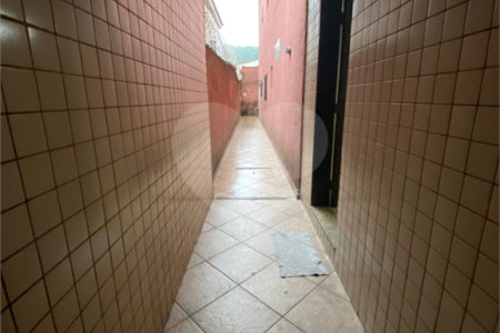 Casa à venda com 3 quartos, sendo 1 suíte, em Vila Valença, São Vicente, SP