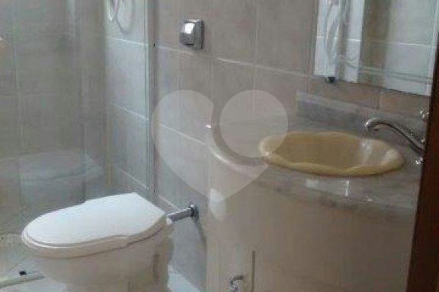 Apartamento à venda com 2 quartos, sendo 1 suíte, em Vila Tupi, Praia Grande, SP