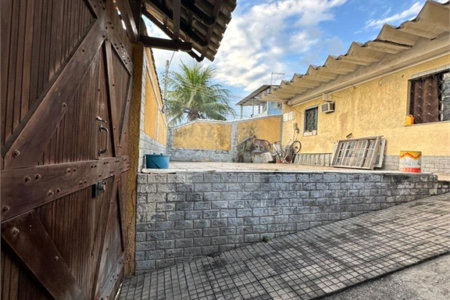 Casa à venda com 3 quartos em Santa Cruz, Rio de Janeiro, RJ