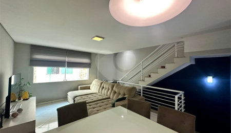 Casa à venda com 3 quartos, sendo 1 suíte,  no condomínio Marcio Thomaz, São Paulo - SP