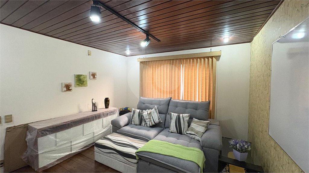 Casa à venda com 5 quartos, sendo 2 suítes,  no condomínio Village D'avignon, Sorocaba - SP