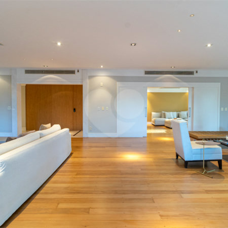 Apartamento à venda com 5 suítes em Moema, São Paulo, SP