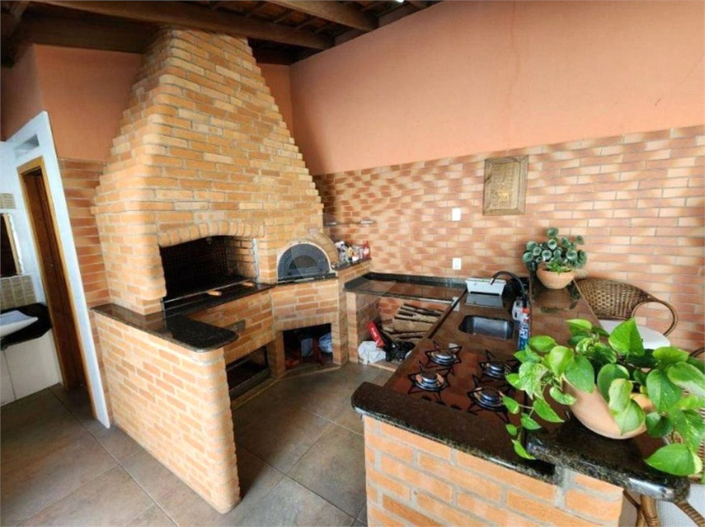 Casa à venda com 3 quartos, sendo 1 suíte, no Centro, Vinhedo, SP