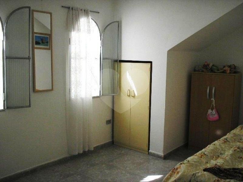 Sobrado à venda com 4 quartos, sendo 1 suíte, em Vila Nivi, São Paulo, SP