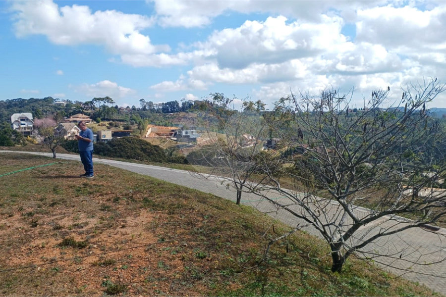 Terreno à venda no condomínio Basel Bourg, Campos do Jordão - SP