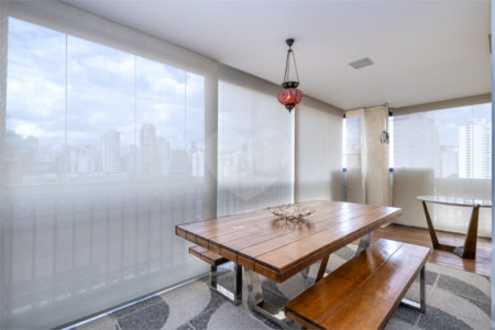 Apartamento à venda com 3 suítes em Vila Nova Conceição, São Paulo, SP