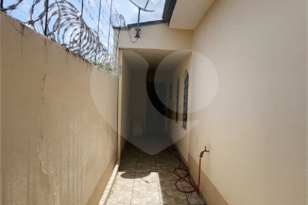 Casa à venda com 4 quartos, sendo 1 suíte, em Jardim Roberto Selmi Dei, Araraquara, SP