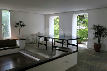 Apartamento à venda com 3 quartos, sendo 1 suíte,  em Vila Andrade, São Paulo, SP