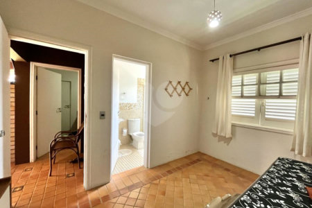 Casa à venda com 5 quartos, sendo 3 suítes, no condomínio Santa Teresa 1, Vinhedo - SP