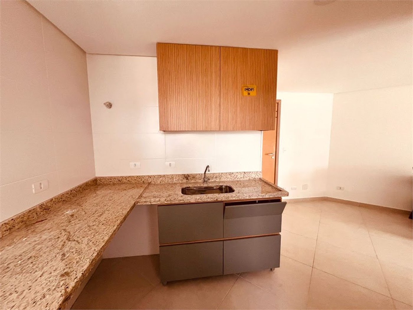 Apartamento com Varanda Gourmet em Condomínio Clube na Enseada – 2 Dormitórios