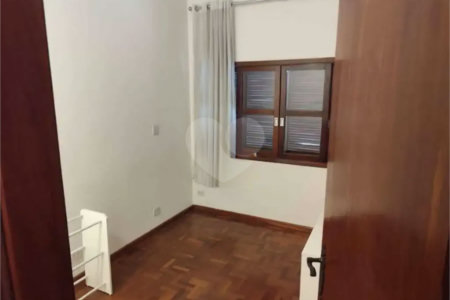 Sobrado à venda com 4 quartos, sendo 2 suítes, em Lapa, São Paulo, SP