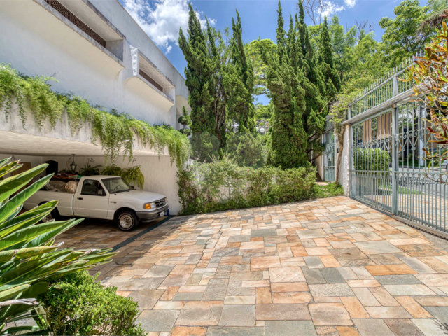 Casa Térrea à venda com 4 suítes em Jardim Cordeiro, São Paulo, SP