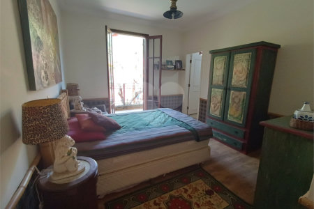 Casa à venda com 4 quartos, sendo 3 suítes, no condomínio Patrimônio do Carmo, São Roque - SP