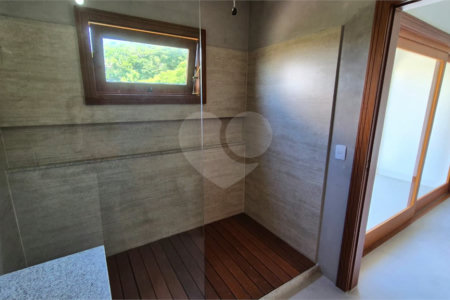Casa à venda com 8 quartos, sendo 7 suítes, em Ferradura, Armação dos Búzios, RJ