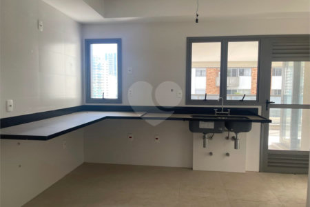 Apartamento à venda com 3 suítes em Campo Belo, São Paulo, SP