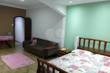 Sobrado à venda com 3 quartos, sendo 1 suíte,  em Jardim Santa Rita de Cássia, Suzano, SP