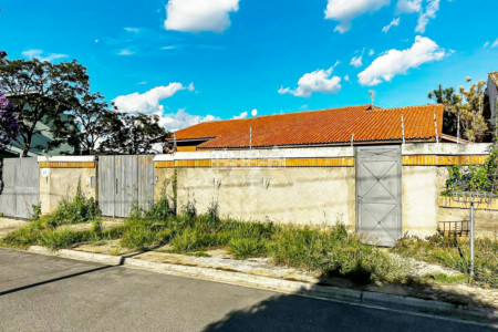 Casa à venda com 4 suítes em Vila Petrópolis, Atibaia, SP