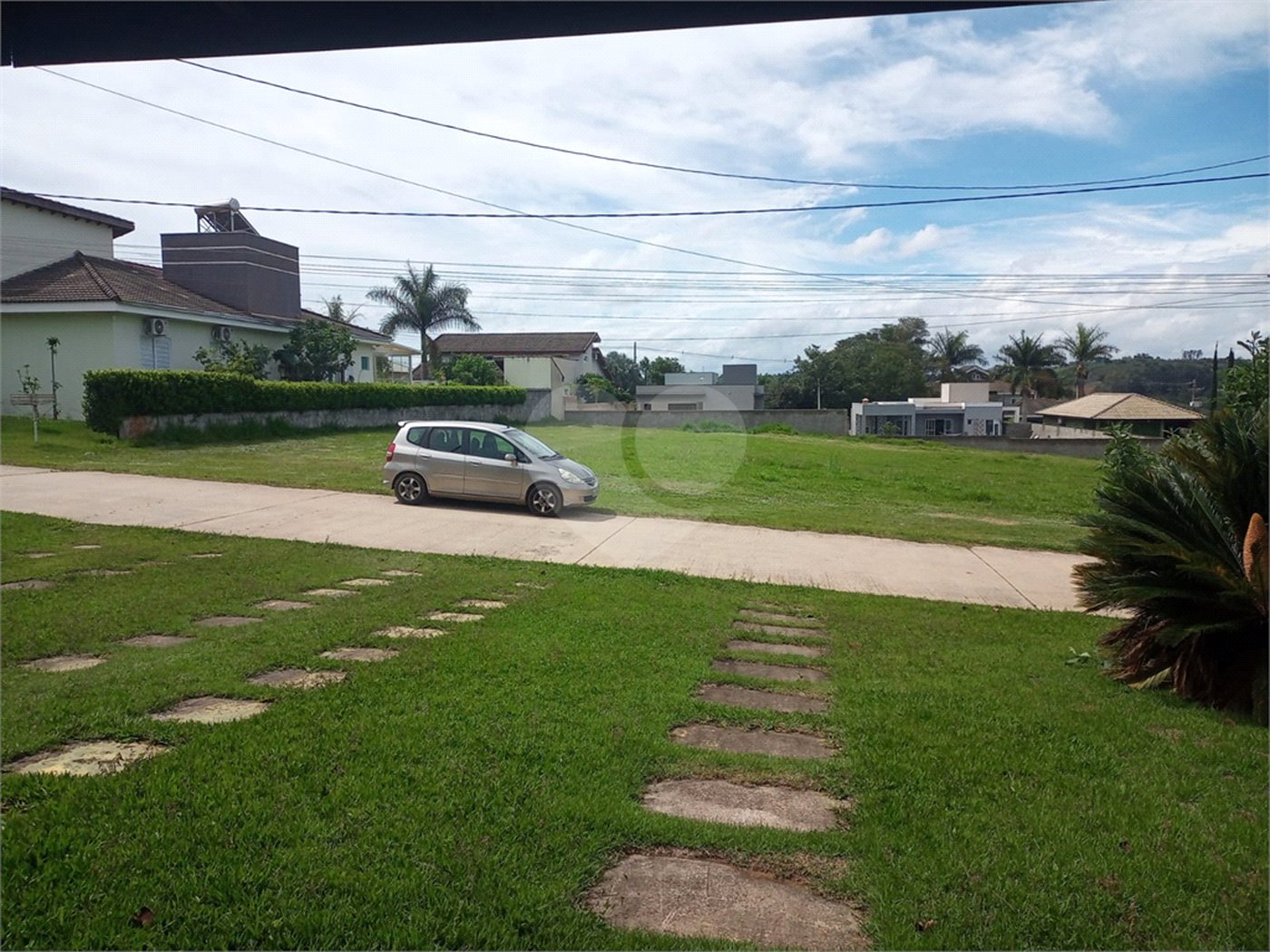 Casa à venda com 4 quartos, sendo 1 suíte,  no condomínio Village da Serra, Araçoiaba da Serra - SP