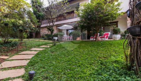 Casa à venda com 5 quartos, sendo 3 suítes, em Alto da Boa Vista, São Paulo, SP