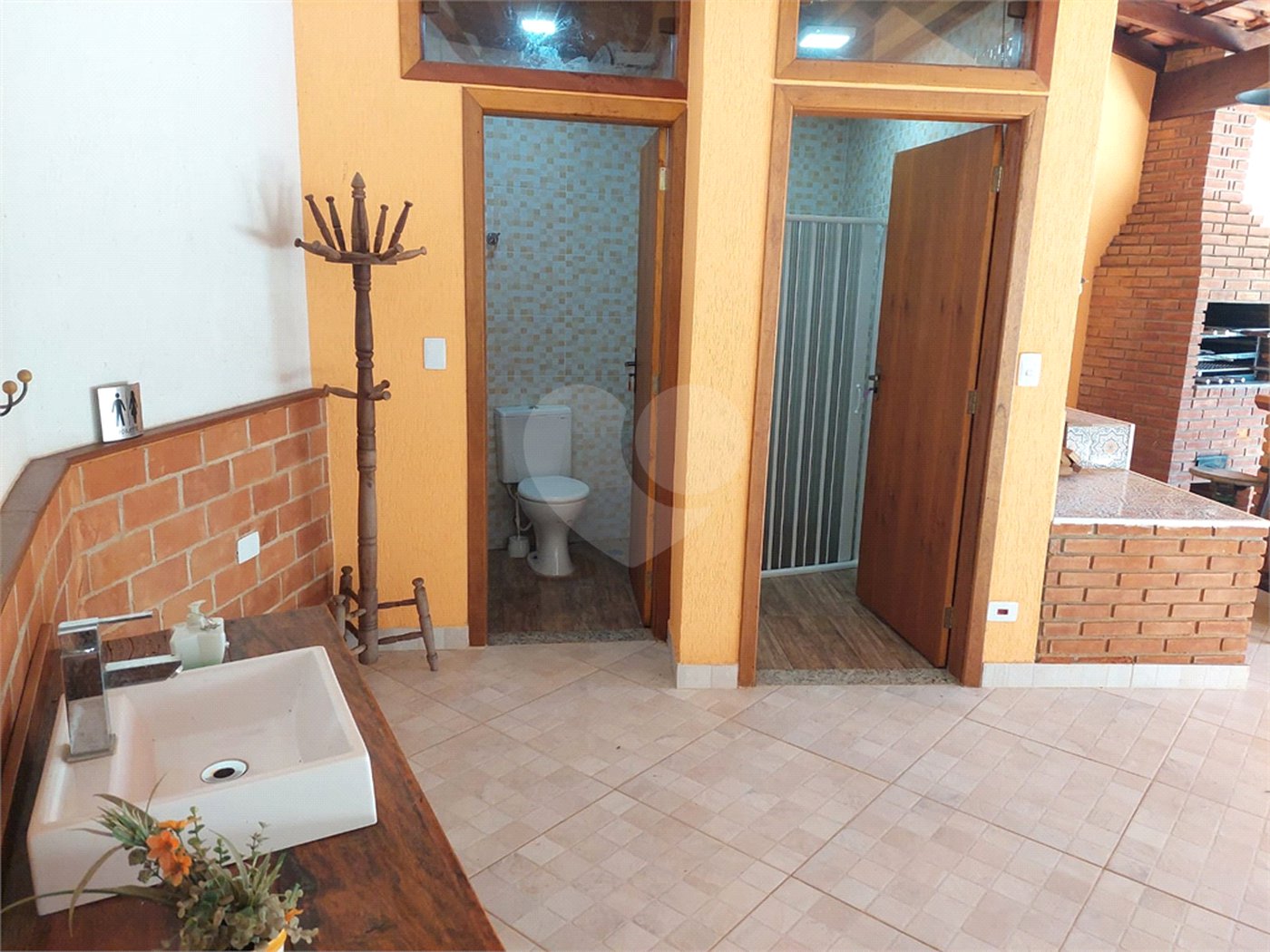 Casa à venda ou para alugar com 5 quartos, sendo 1 suíte, em Cumbari, Mairiporã, SP