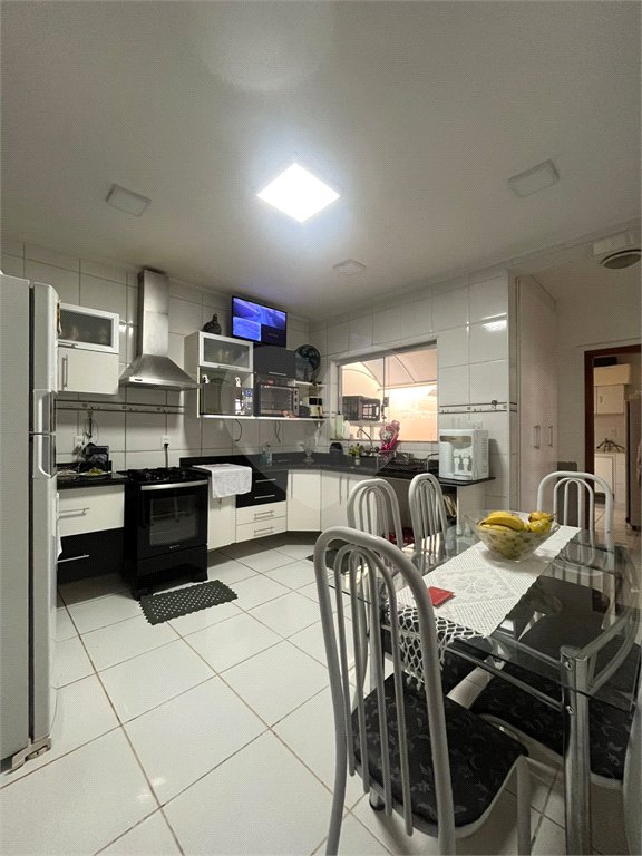 Casa à venda com 4 quartos, sendo 1 suíte, em Vila Santa Maria (vila Xavier), Araraquara, SP