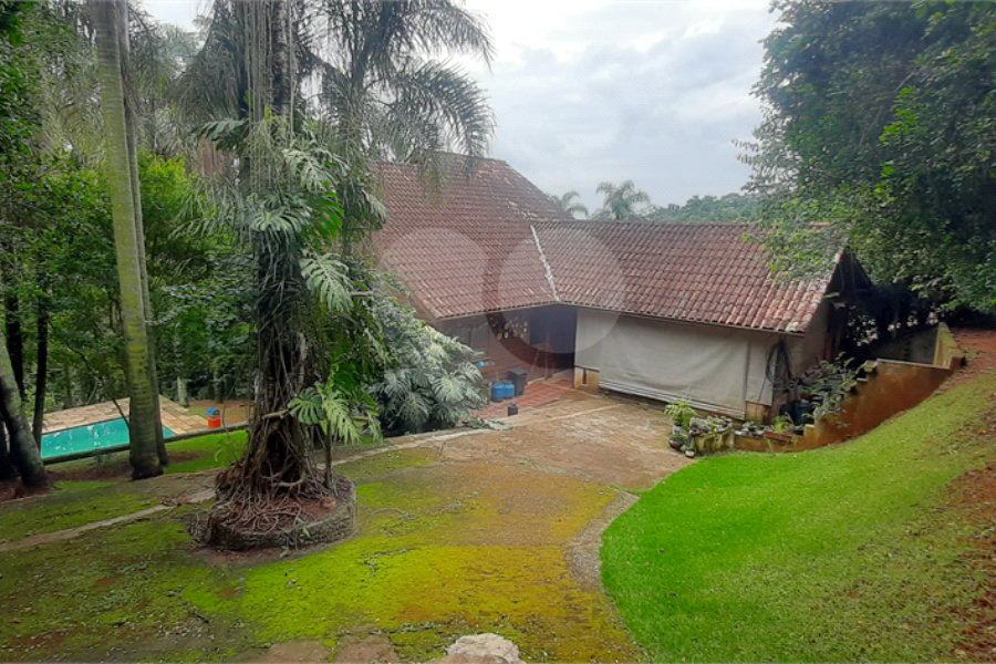 Casa à venda com 4 quartos, sendo 2 suítes, no condomínio Associação Reserva das Hortênsias, Mairiporã - SP