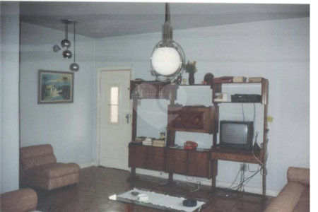 Sobrado à venda com 3 quartos, sendo 1 suíte,  em Chora Menino, São Paulo, SP