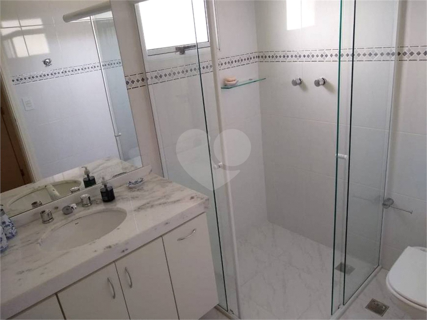 Casa à venda com 5 quartos, sendo 3 suítes, no condomínio Ville Chamonix, Itatiba - SP