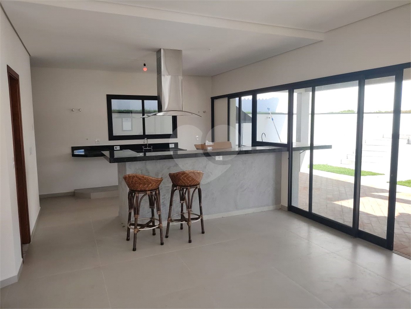 Casa à venda com 3 suítes no condomínio Santa Isabel I, Louveira - SP