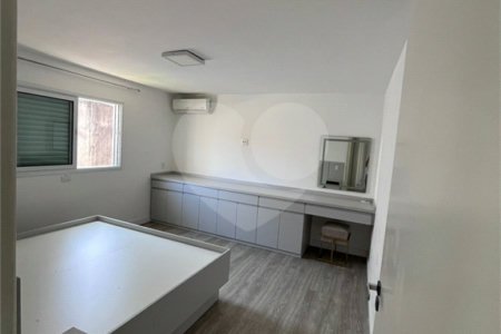 Sobrado à venda com 3 quartos em Parada Inglesa, São Paulo, SP