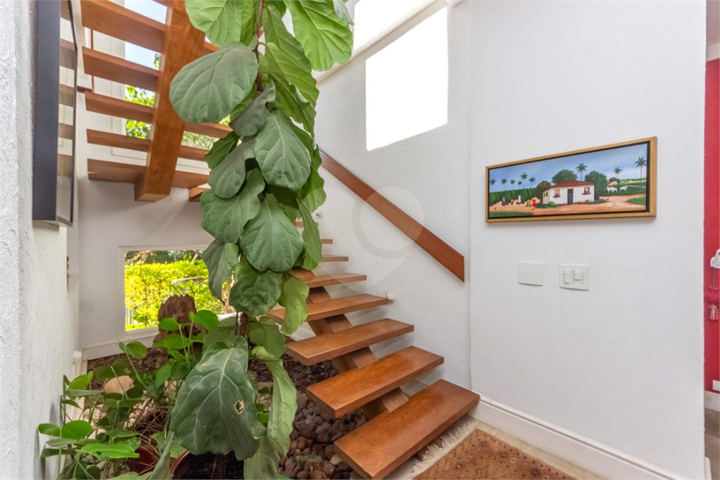Casa de Vila à venda com 4 quartos, sendo 2 suítes, em Alto da Boa Vista, São Paulo, SP