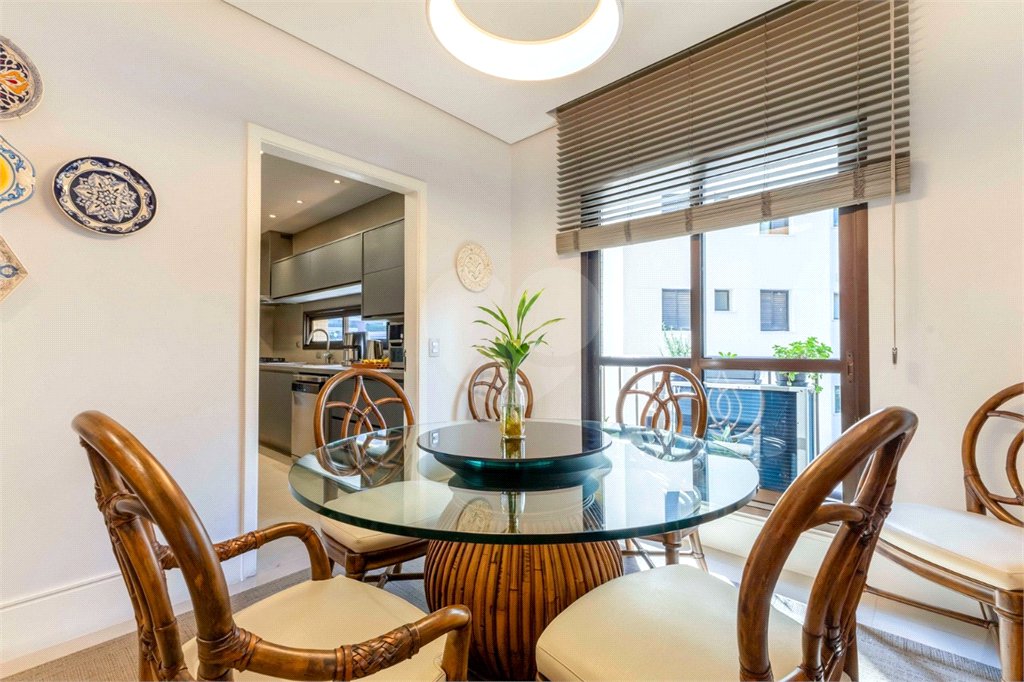 Apartamento à venda com 4 quartos, sendo 3 suítes, em Moema, São Paulo, SP