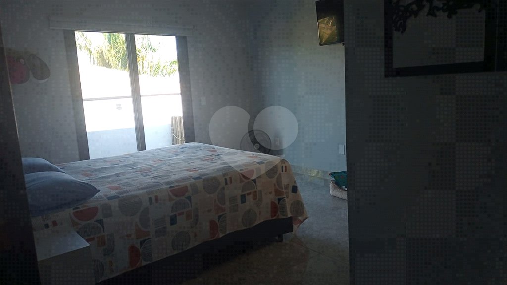 Casa à venda com 3 quartos, sendo 1 suíte, no condomínio Village da Serra, Araçoiaba da Serra - SP