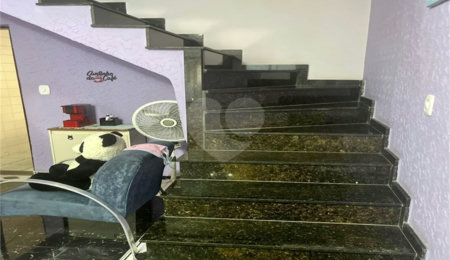 Sobrado à venda com 3 quartos, sendo 1 suíte,  em Vila Galvão, Guarulhos, SP