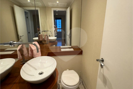 Apartamento à venda com 3 suítes em Vila Suzana, São Paulo, SP