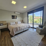 Casa à venda com 5 quartos, sendo 3 suítes, no condomínio Residencial Terras de Vinhedo, Vinhedo - SP